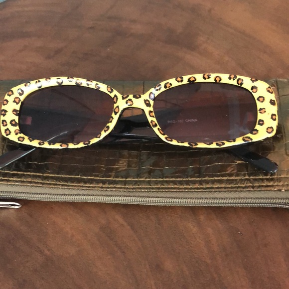 Animal print sunglasses - yellow/brown/black - Picture 7 of 12
